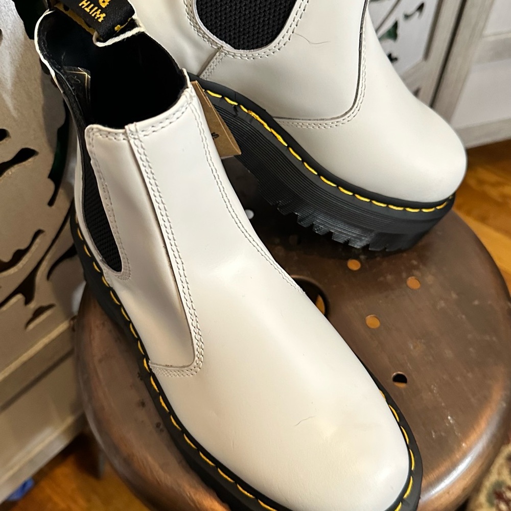Doc Marten White Quad Chelsea Boot - Picture 4 of 6